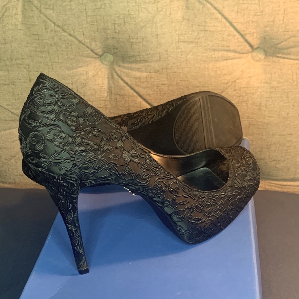 Authentic Simply Vera Vera Wang Heels